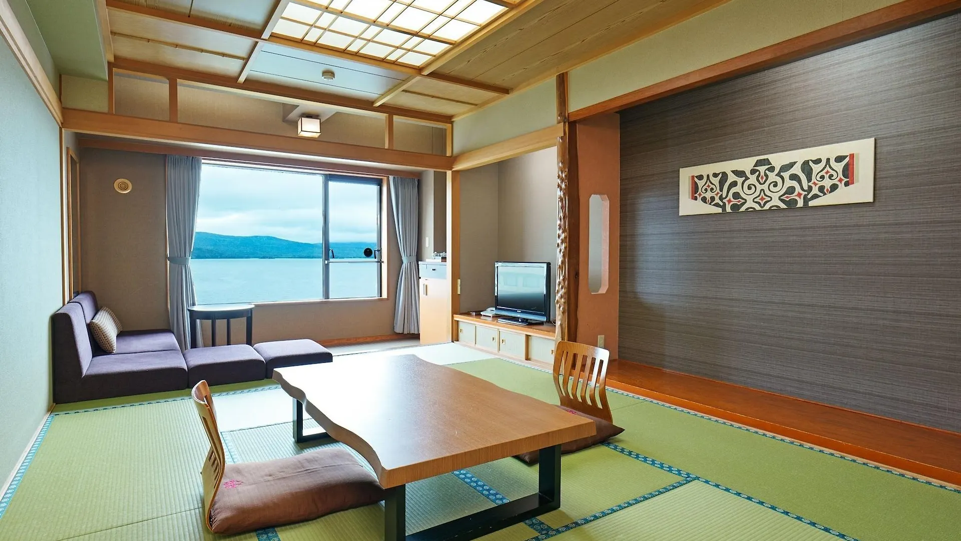 Lake Akan Tsuruga Wings Akankohan